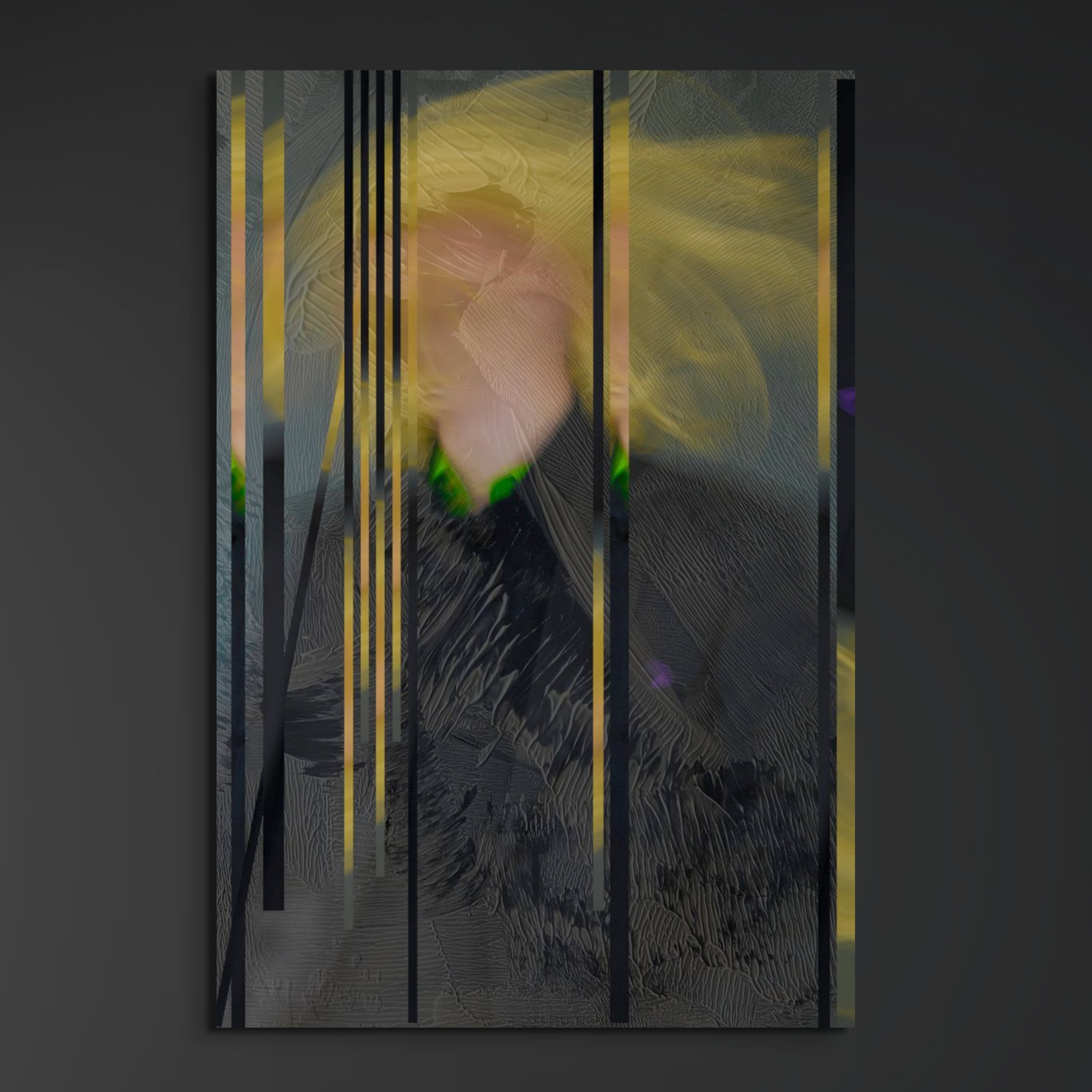 Een geel, zwarte en groen acryl geverfd en handgemaakt kunstwerk met een fotografie portret van een man als ondergrond geprint op aluminium of plexiglas.